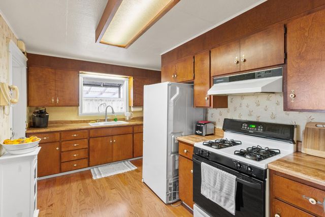 1037 W Magnolia St, Stockton, CA 95203