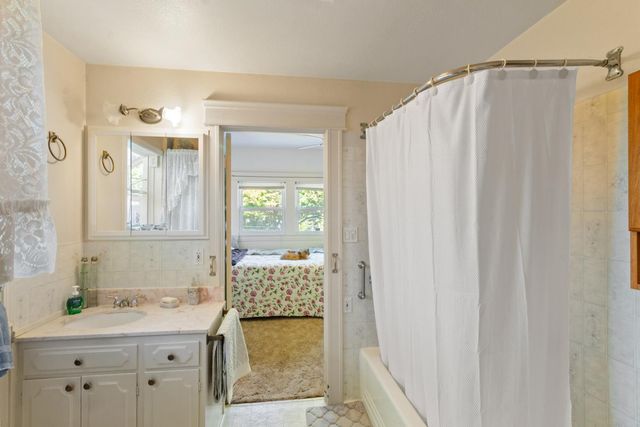 1037 W Magnolia St, Stockton, CA 95203