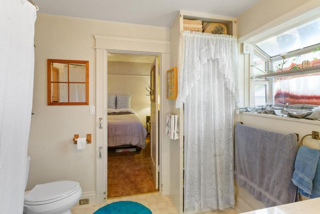 1037 W Magnolia St, Stockton, CA 95203