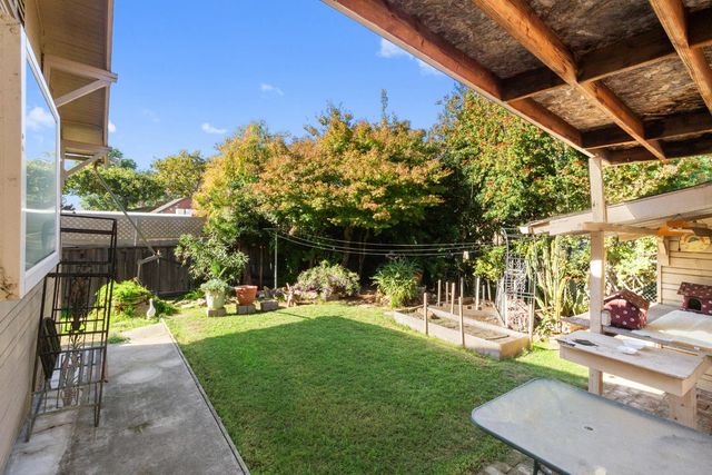 1037 W Magnolia St, Stockton, CA 95203