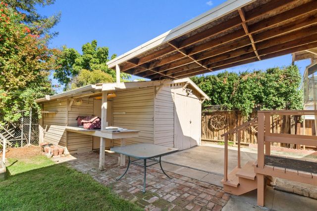 1037 W Magnolia St, Stockton, CA 95203