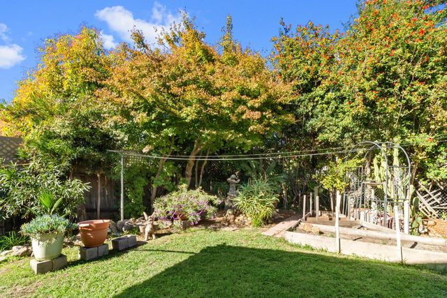 1037 W Magnolia St, Stockton, CA 95203