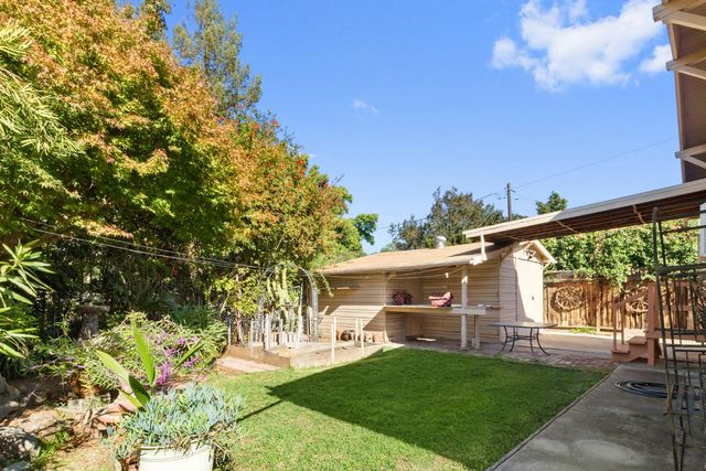 1037 W Magnolia St, Stockton, CA 95203