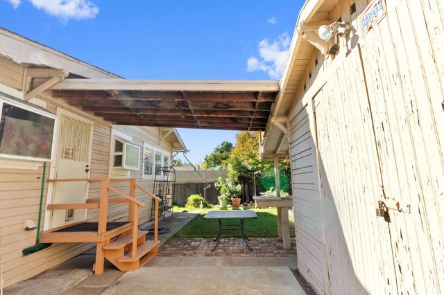 1037 W Magnolia St, Stockton, CA 95203