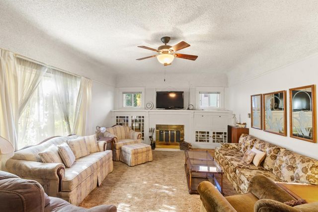 1037 W Magnolia St, Stockton, CA 95203