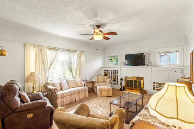 1037 W Magnolia St, Stockton, CA 95203