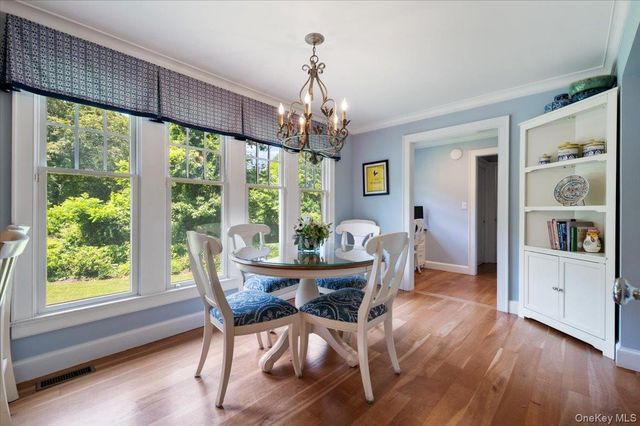 5 Fox Hunt Court, Cold Spring Harbor, NY 11724