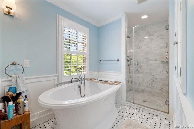 5 Fox Hunt Court, Cold Spring Harbor, NY 11724