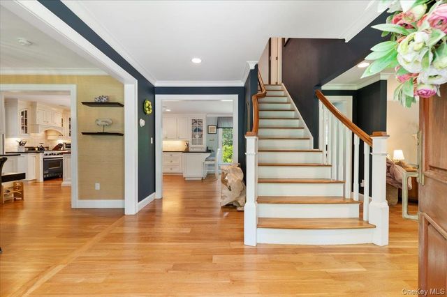 5 Fox Hunt Court, Cold Spring Harbor, NY 11724