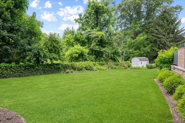 5 Fox Hunt Court, Cold Spring Harbor, NY 11724