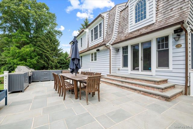 5 Fox Hunt Court, Cold Spring Harbor, NY 11724