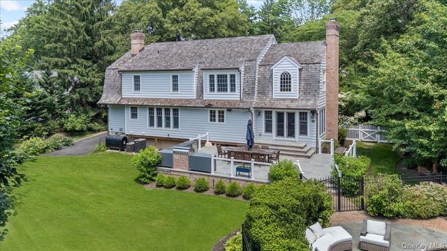 5 Fox Hunt Court, Cold Spring Harbor, NY 11724