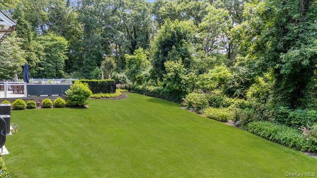 5 Fox Hunt Court, Cold Spring Harbor, NY 11724