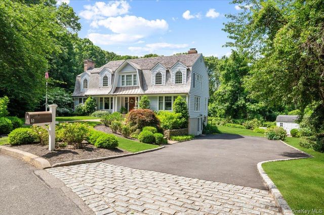 5 Fox Hunt Court, Cold Spring Harbor, NY 11724