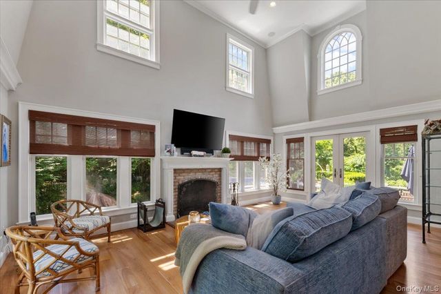 5 Fox Hunt Court, Cold Spring Harbor, NY 11724