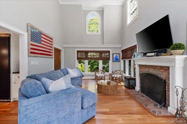 5 Fox Hunt Court, Cold Spring Harbor, NY 11724