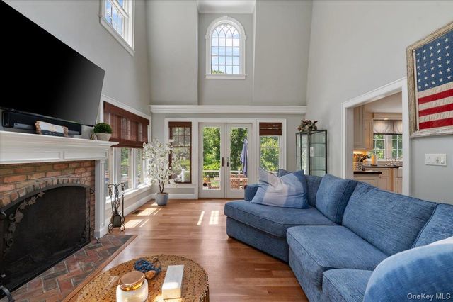 5 Fox Hunt Court, Cold Spring Harbor, NY 11724