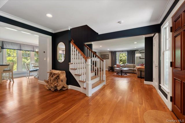 5 Fox Hunt Court, Cold Spring Harbor, NY 11724