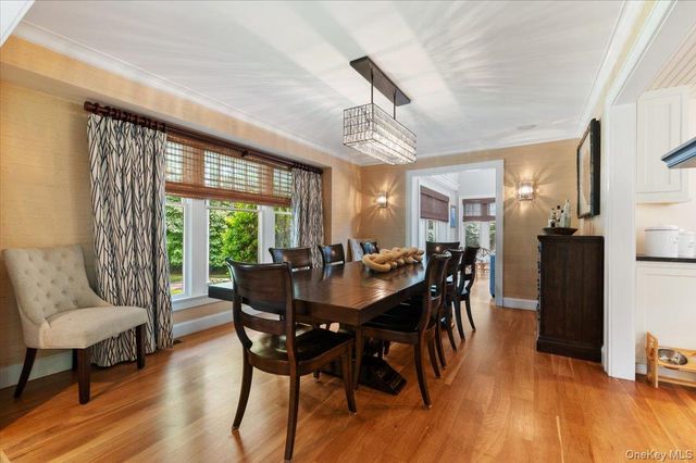 5 Fox Hunt Court, Cold Spring Harbor, NY 11724