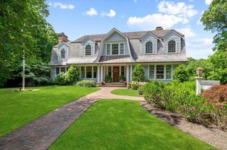 5 Fox Hunt Court, Cold Spring Harbor, NY 11724
