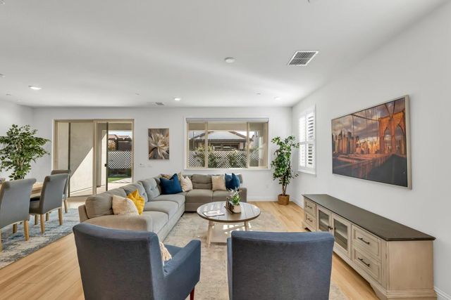 7513 Blue Bell Cir, Sacramento, CA 95829