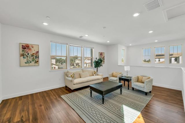 7513 Blue Bell Cir, Sacramento, CA 95829