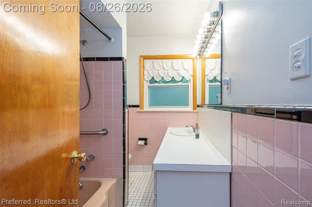 6346 Donaldson Drive, Troy, MI 48085