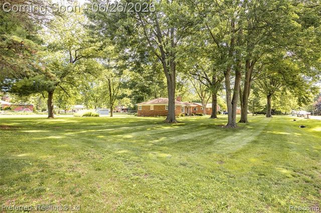 6346 Donaldson Drive, Troy, MI 48085