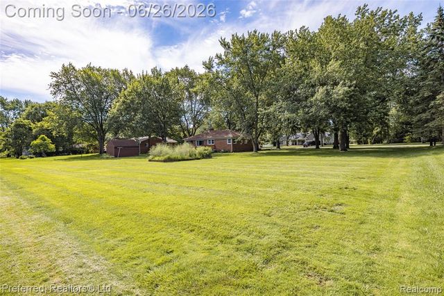6346 Donaldson Drive, Troy, MI 48085