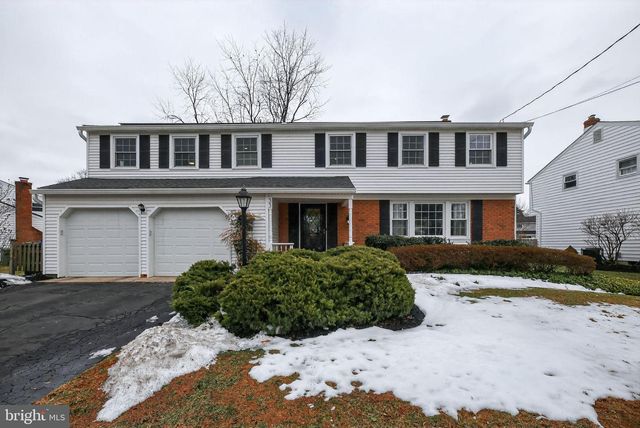 33 IVY LN, Cherry Hill, NJ 08002