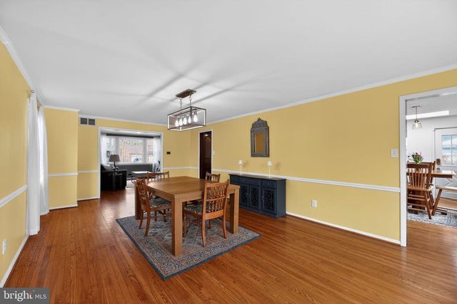 33 IVY LN, Cherry Hill, NJ 08002