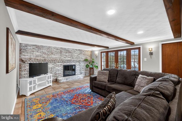 33 IVY LN, Cherry Hill, NJ 08002