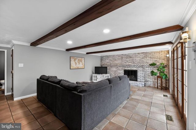 33 IVY LN, Cherry Hill, NJ 08002