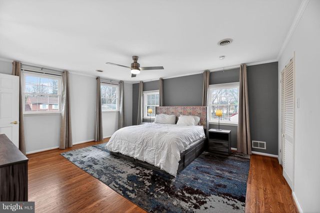 33 IVY LN, Cherry Hill, NJ 08002