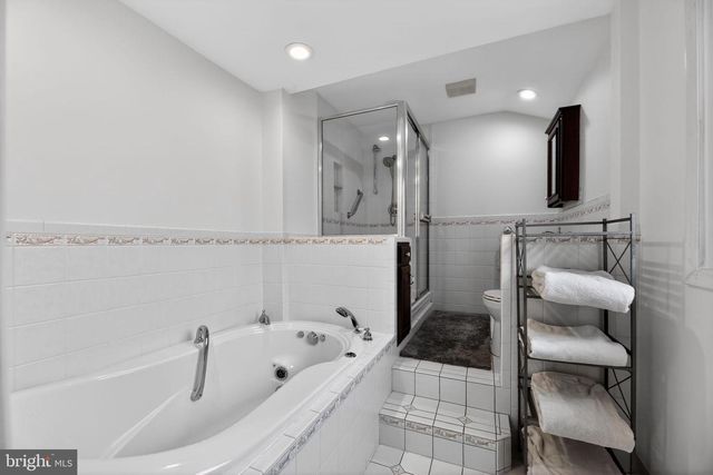 33 IVY LN, Cherry Hill, NJ 08002