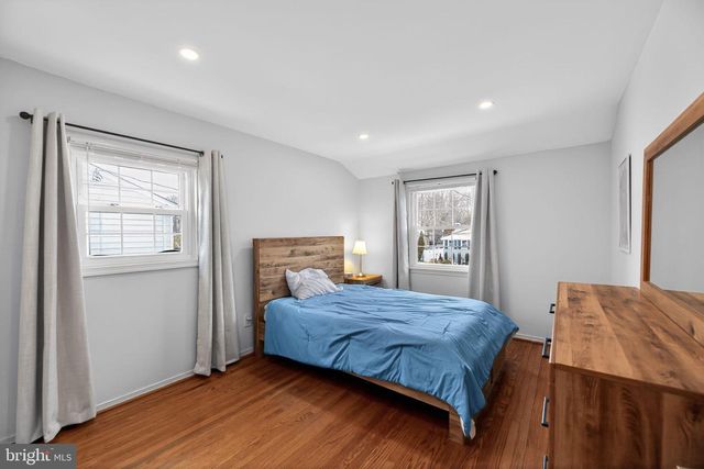 33 IVY LN, Cherry Hill, NJ 08002