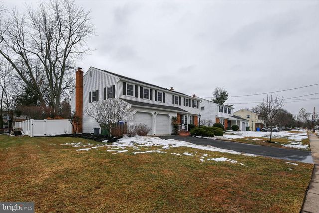 33 IVY LN, Cherry Hill, NJ 08002