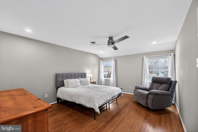 33 IVY LN, Cherry Hill, NJ 08002