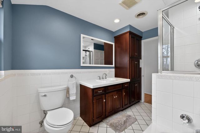 33 IVY LN, Cherry Hill, NJ 08002