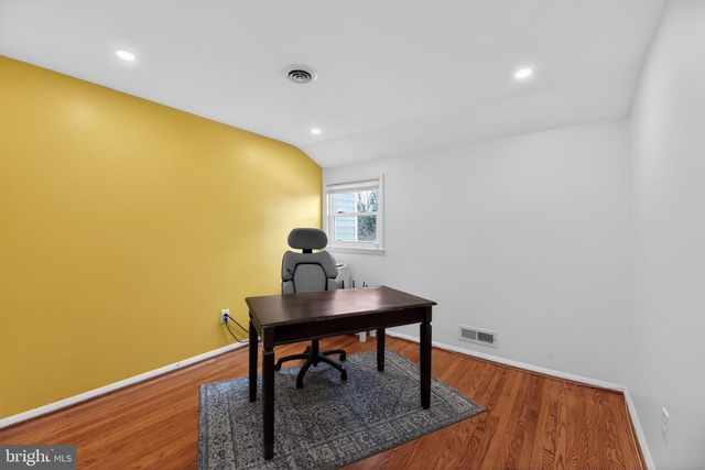 33 IVY LN, Cherry Hill, NJ 08002