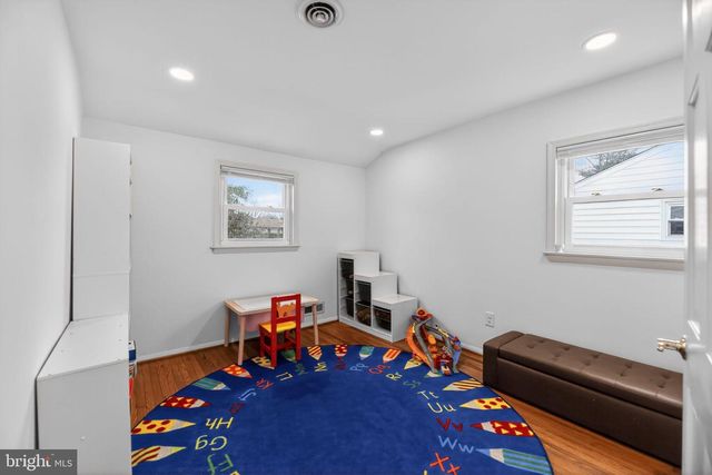 33 IVY LN, Cherry Hill, NJ 08002