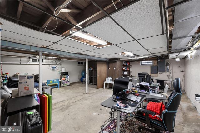 33 IVY LN, Cherry Hill, NJ 08002