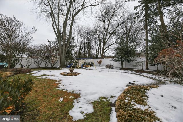 33 IVY LN, Cherry Hill, NJ 08002