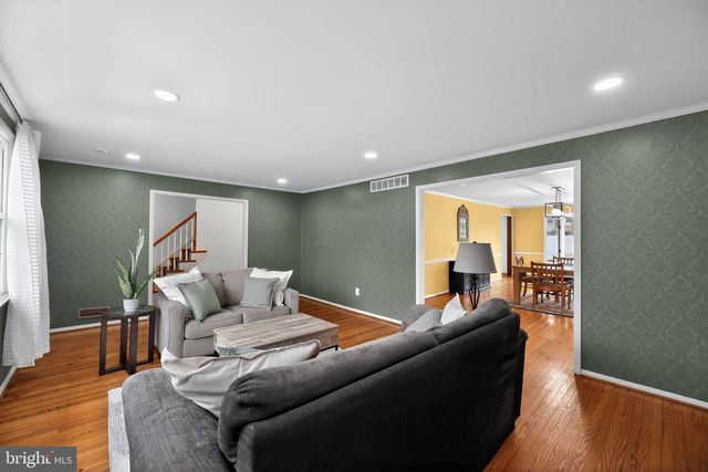 33 IVY LN, Cherry Hill, NJ 08002