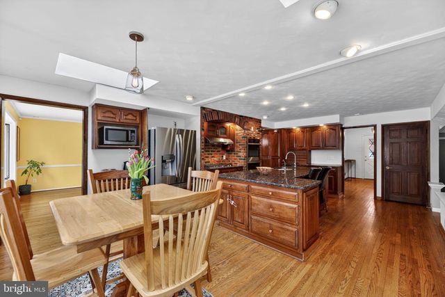 33 IVY LN, Cherry Hill, NJ 08002