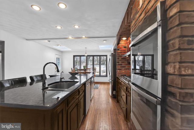 33 IVY LN, Cherry Hill, NJ 08002