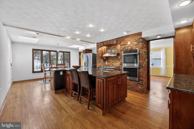 33 IVY LN, Cherry Hill, NJ 08002