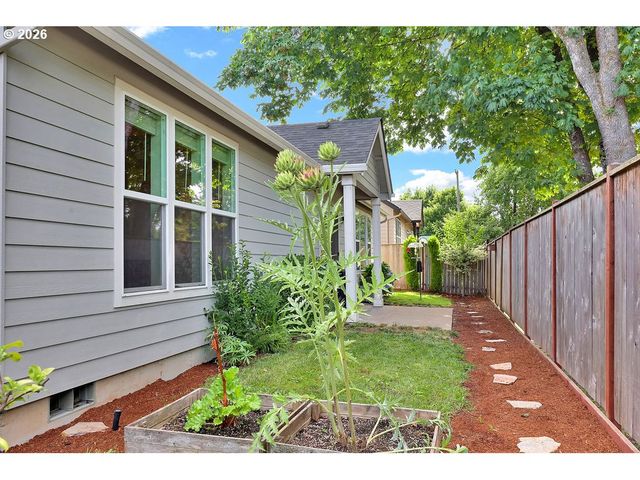 4277 HORACE St, Springfield, OR 97478