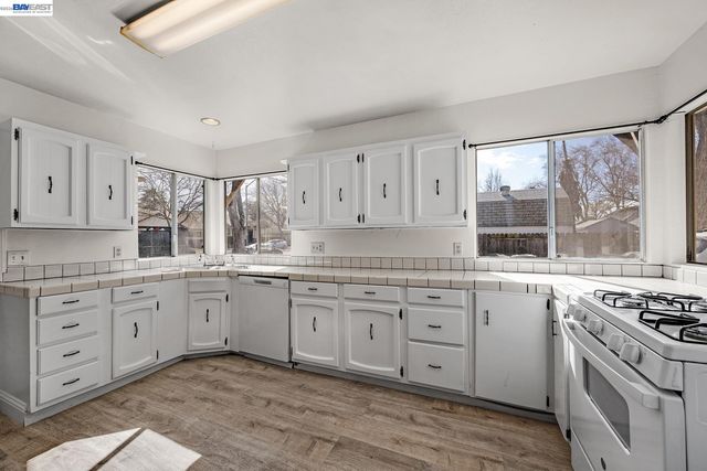 1241 Parker Ave, Tracy, CA 95376