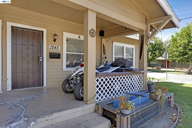 1241 Parker Ave, Tracy, CA 95376